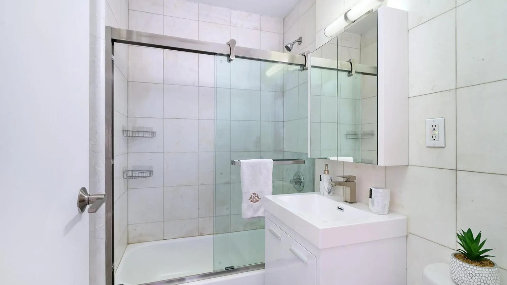 444-3E Contemporary 1Br In Hell'S Kitchen Lejlighed New York 0*,